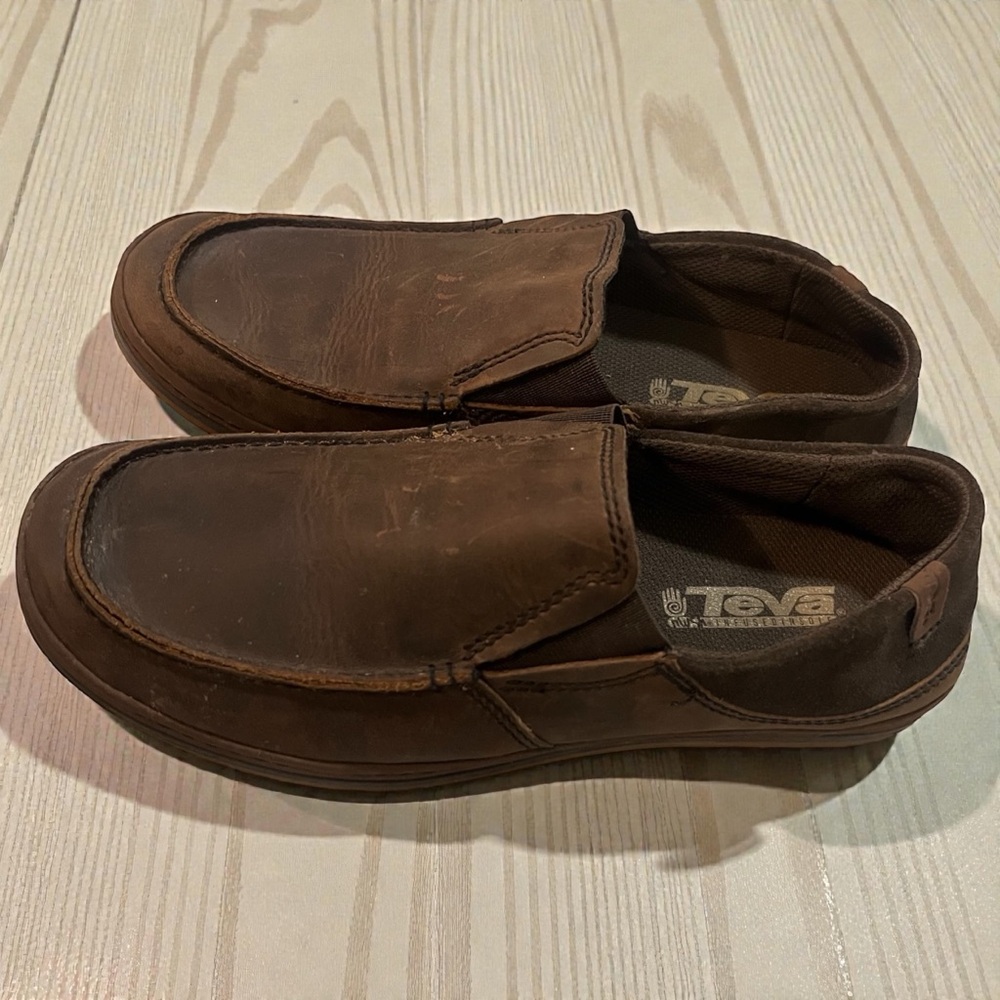 Teva Clifton Creek brown leather slip-on loafers size 8.5